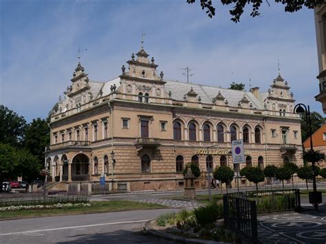 mapa oblasti s vyznačenými obcemi Staré Smrkovice, Lázně Bělohrad a Šárovcova Lhota