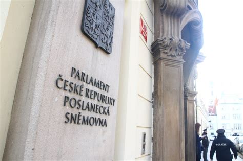 Schéma hlasování v Poslanecké sněmovně s vyznačením přijatých a zamítnutých návrhů