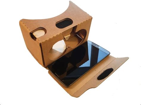 Srovnání Google Cardboard a pokročilejších plastových VR brýlí pro smartphony