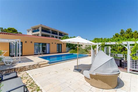 moderní apartmánový dům v Pattayi s bazénem