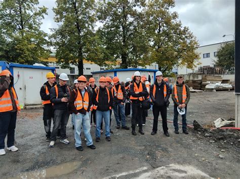 stavební ruch při demolici nákupního centra Odra v Ostravě-Výškovicích a přípravě na výstavbu prodejny Lidl