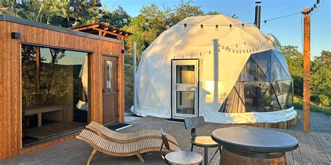 Glamping stan u vinice s výhledem na krajinu