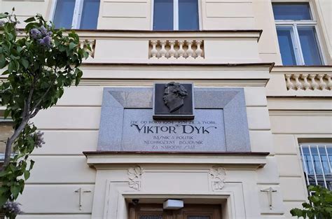 Pohled na ulici Francouzskou v Praze na Vinohradech