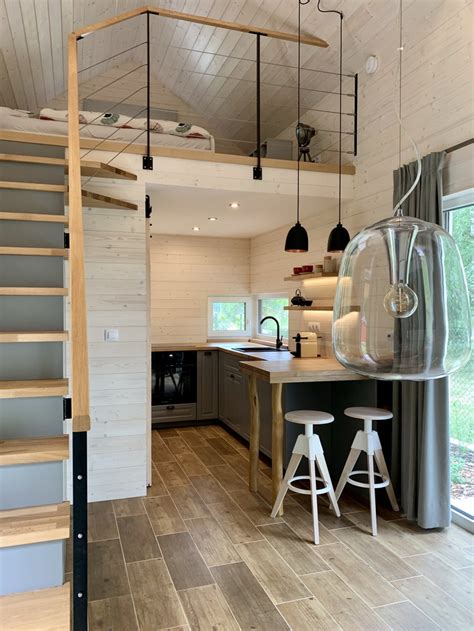 Interiér Tiny House s promyšleným nábytkem