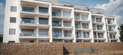Vizualizace různých typů vybavení nemovitostí jako balkon, lodžie, terasa, zahrada, sklep, garáž.