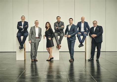 Skupinová fotografie týmu na firemní akci