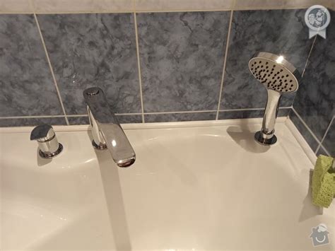 Vizualizace správného umístění vanové baterie vzhledem k okraji vany