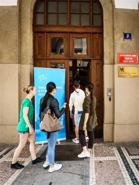 Ilustrační fotografie studentů pracujících na projektu územního plánování