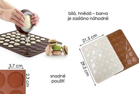 Ilustrace procesu schnutí makronek před pečením na plechu