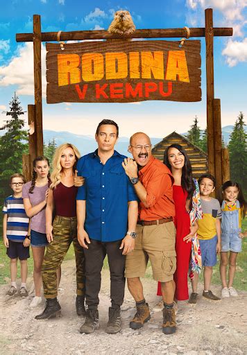 rodina v kempu před setměním